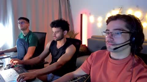 Snapshot of chrisandrew_ chatting on March 2025 03:05:02 AM Im Chirs IM MODEL INDEPENDT online show from March 2025 03:05:02 AM