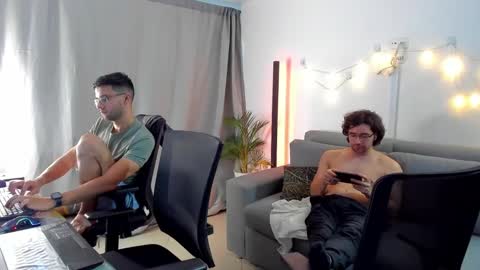 Snapshot of chrisandrew_ chatting on March 2025 04:19:01 AM Im Chirs IM MODEL INDEPENDT online show from March 2025 04:19:01 AM