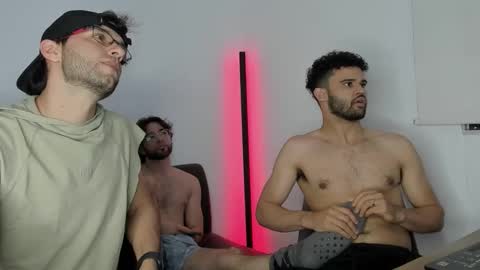 Snapshot of chrisandrew_ chatting on September 2025 03:29:01 AM Im Chirs IM MODEL INDEPENDT online show from September 2025 03:29:01 AM