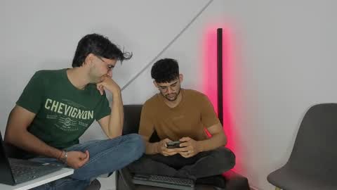 Snapshot of chrisandrew_ chatting on October 2025 02:33:01 AM Im Chirs IM MODEL INDEPENDT online show from October 2025 02:33:01 AM