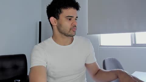 Snapshot of chrisandrew_ chatting on October 2025 03:01:01 PM Im Chirs IM MODEL INDEPENDT online show from October 2025 03:01:01 PM