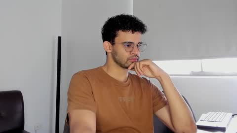 Snapshot of chrisandrew_ chatting on October 2025 02:40:01 PM Im Chirs IM MODEL INDEPENDT online show from October 2025 02:40:01 PM