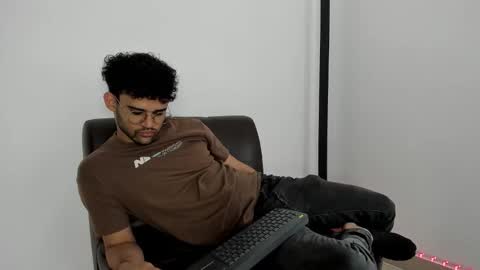 Snapshot of chrisandrew_ chatting on October 2025 02:50:02 PM Im Chirs IM MODEL INDEPENDT online show from October 2025 02:50:02 PM