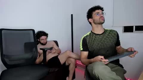 Snapshot of chrisandrew_ chatting on October 2025 02:50:02 AM Im Chirs IM MODEL INDEPENDT online show from October 2025 02:50:02 AM