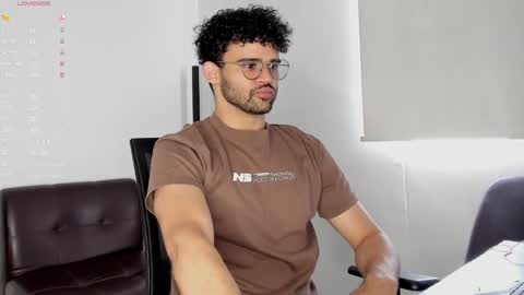 Snapshot of chrisandrew_ chatting on October 2025 06:56:01 PM Im Chirs IM MODEL INDEPENDT online show from October 2025 06:56:01 PM