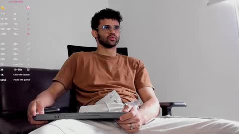 Snapshot of chrisandrew_ chatting on October 2025 02:31:01 PM Im Chirs IM MODEL INDEPENDT online show from October 2025 02:31:01 PM