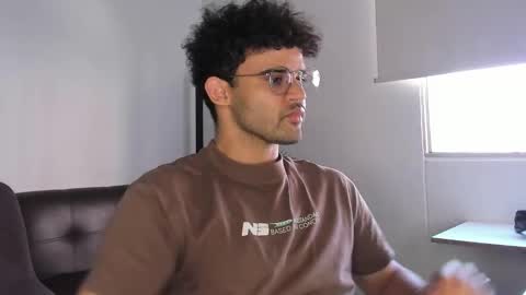 Snapshot of chrisandrew_ chatting on November 2025 08:09:01 PM Im Chirs IM MODEL INDEPENDT online show from November 2025 08:09:01 PM