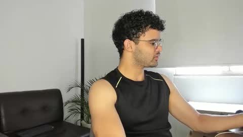 Snapshot of chrisandrew_ chatting on November 2025 02:18:02 PM Im Chirs IM MODEL INDEPENDT online show from November 2025 02:18:02 PM