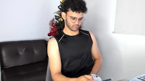 Snapshot of chrisandrew_ chatting on December 2025 03:54:02 PM Im Chirs IM MODEL INDEPENDT online show from December 2025 03:54:02 PM