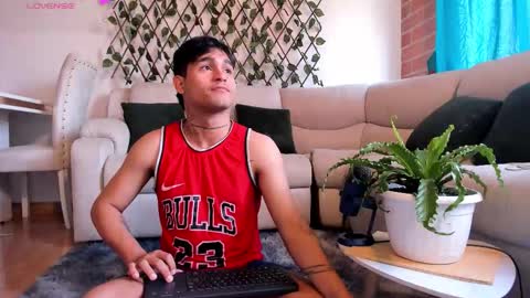 Christian Wang online show from December 2025 06:57:02 PM