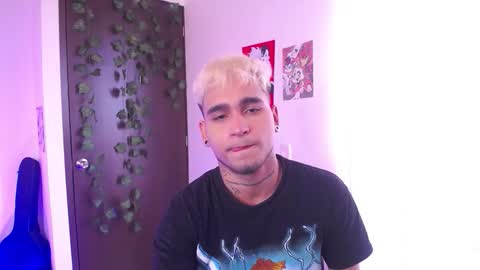 Snapshot of chriss_wg_ chatting on March 2026 06:11:01 PM Christian Wang online show from March 2026 06:11:01 PM