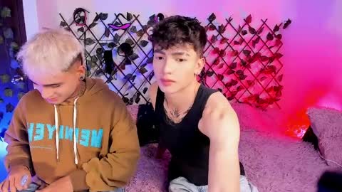 Snapshot of chriss_wg_ chatting on April 2026 11:48:01 PM Christian Wang online show from April 2026 11:48:01 PM