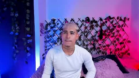 Snapshot of chriss_wg_ chatting on April 2026 10:59:01 PM Christian Wang online show from April 2026 10:59:01 PM