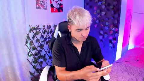 Snapshot of chriss_wg_ chatting on April 2026 11:39:02 AM Christian Wang online show from April 2026 11:39:02 AM