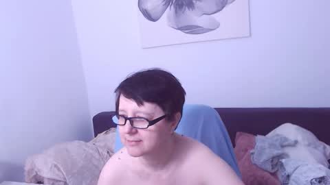 Christa online show from November 2025 04:11:02 PM