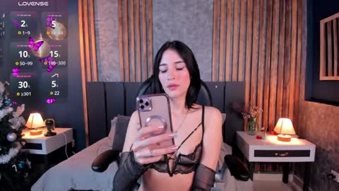 Snapshot of christina_johns chatting on December 2024 02:11:02 PM Hi Im Christina. . Dont forget to follow me to have me close to you online show from December 2024 02:11:02 PM