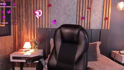 Snapshot of christina_johns chatting on February 2025 03:08:01 PM Hi Im Christina. . Dont forget to follow me to have me close to you online show from February 2025 03:08:01 PM