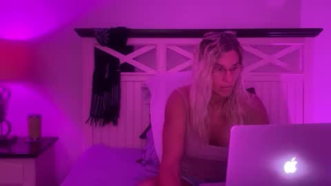 Snapshot of christinabruce chatting on October 2025 04:59:02 PM Chris Tina Bruce online show from October 2025 04:59:02 PM