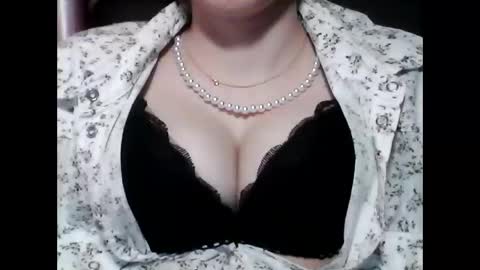 Snapshot of christine40211 chatting on January 2025 08:28:02 PM christine40211 online show from January 2025 08:28:02 PM