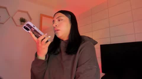 Christine  online show from November 2025 12:06:01 PM