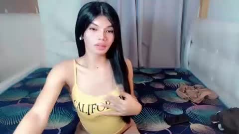 Snapshot of christine_slutt chatting on October 2025 05:08:02 PM STEFFY online show from October 2025 05:08:02 PM