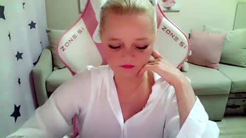 Snapshot of christirose chatting on July 2026 03:29:02 PM Christi online show from July 2026 03:29:02 PM