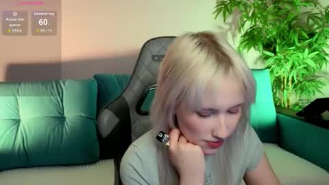 EvaBlonde TayaBrunette EliieBlack hair online show from February 2026 02:37:02 PM