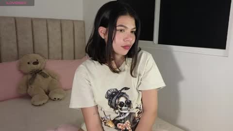 Snapshot of cielo_18d chatting on April 2026 05:25:01 AM Mia online show from April 2026 05:25:01 AM