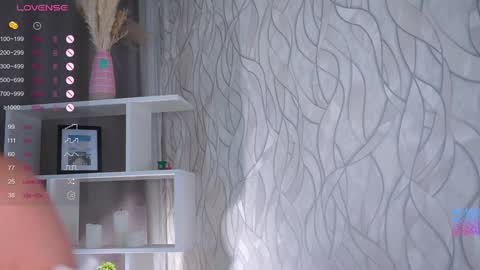   L  online show from October 2025 04:29:02 PM