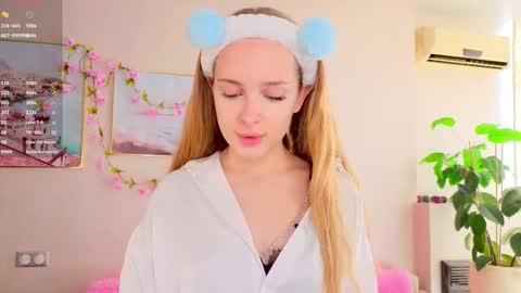 Snapshot of cindyreming01 chatting on September 2025 07:08:02 AM indy online show from September 2025 07:08:02 AM