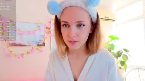 Snapshot of cindyreming01 chatting on September 2025 06:57:02 AM indy online show from September 2025 06:57:02 AM