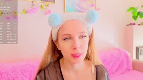 Snapshot of cindyreming01 chatting on September 2025 06:48:02 AM indy online show from September 2025 06:48:02 AM