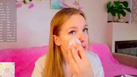 Snapshot of cindyreming01 chatting on October 2025 06:23:02 AM indy online show from October 2025 06:23:02 AM