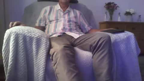 Snapshot of cineman22 chatting on October 2025 02:01:02 PM Cineman22 online show from October 2025 02:01:02 PM