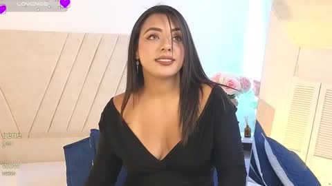 cinthia_cf online show from October 2025 04:50:01 PM