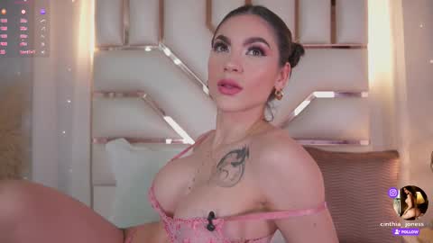 Snapshot of cinthia_jones2 chatting on February 2026 05:11:01 AM Cinthia online show from February 2026 05:11:01 AM