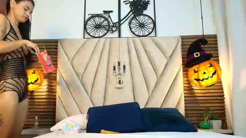 cinthiabaker online show from November 2025 12:07:02 PM