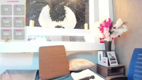 Cinthya  online show from November 2025 12:04:02 PM