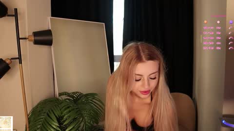 Sandy online show from November 2025 01:34:02 PM