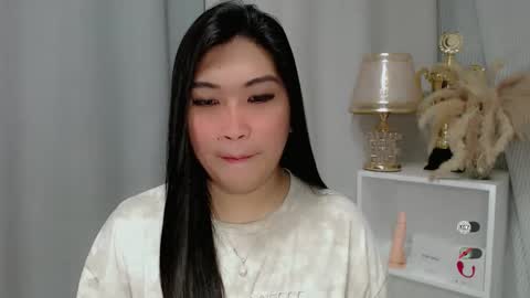 Snapshot of claire_wntr chatting on May 2026 03:47:02 AM CLAIRE online show from May 2026 03:47:02 AM