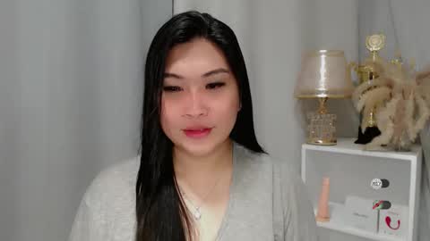 Snapshot of claire_wntr chatting on May 2026 04:01:02 PM CLAIRE online show from May 2026 04:01:02 PM