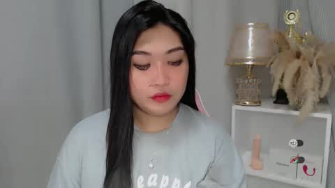 Snapshot of claire_wntr chatting on May 2026 04:43:02 AM CLAIRE online show from May 2026 04:43:02 AM