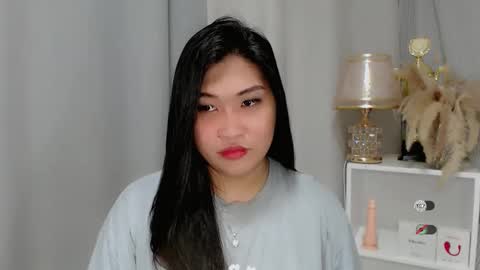 Snapshot of claire_wntr chatting on May 2026 04:30:02 AM CLAIRE online show from May 2026 04:30:02 AM