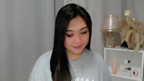 Snapshot of claire_wntr chatting on May 2026 04:51:01 AM CLAIRE online show from May 2026 04:51:01 AM