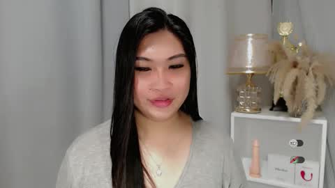 Snapshot of claire_wntr chatting on May 2026 06:53:01 AM CLAIRE online show from May 2026 06:53:01 AM