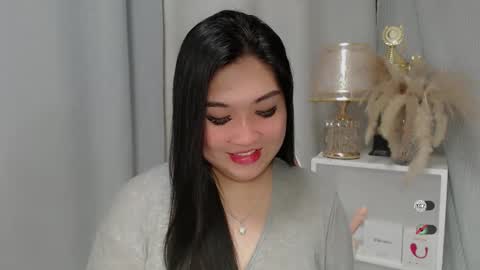 Snapshot of claire_wntr chatting on May 2026 04:17:01 AM CLAIRE online show from May 2026 04:17:01 AM