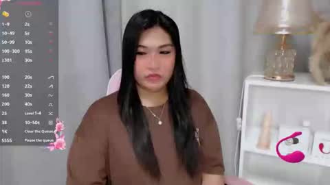 Snapshot of claire_wntr chatting on June 2026 05:35:02 PM CLAIRE online show from June 2026 05:35:02 PM