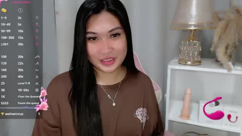 Snapshot of claire_wntr chatting on June 2026 07:00:02 AM CLAIRE online show from June 2026 07:00:02 AM