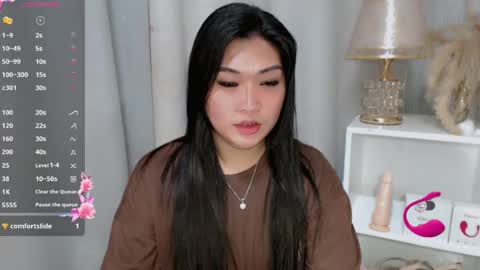 Snapshot of claire_wntr chatting on July 2026 05:44:01 AM CLAIRE online show from July 2026 05:44:01 AM