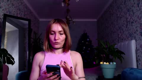 Snapshot of clara_bendover chatting on December 2024 07:15:02 PM Clara online show from December 2024 07:15:02 PM